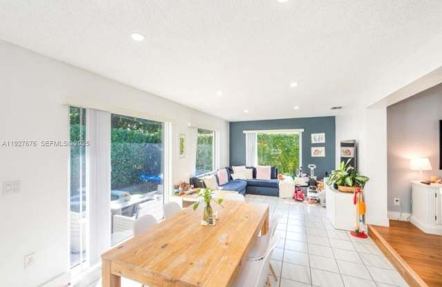 819 Capri St photos photos