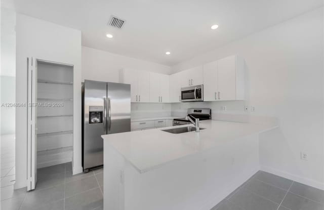 701 SE 13th St Circle, Homestead, FL 33034 - 3465 photos photos