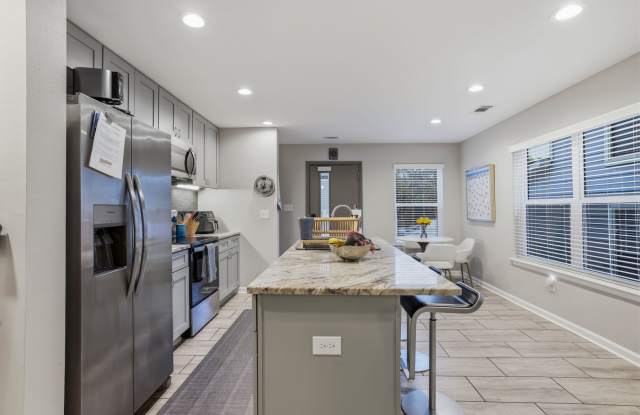 Modern 3 Bedroom Townhome Gallery 4
