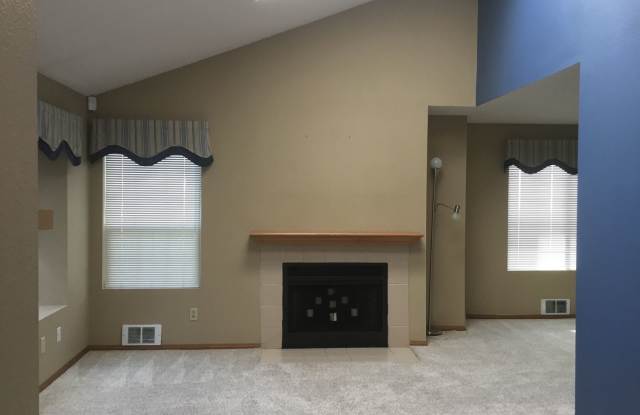 2 Bedroom-1.75 Bath Single Story Condo/Just minutes from shopping, restaurants & great location for commuting on I-5 photos photos