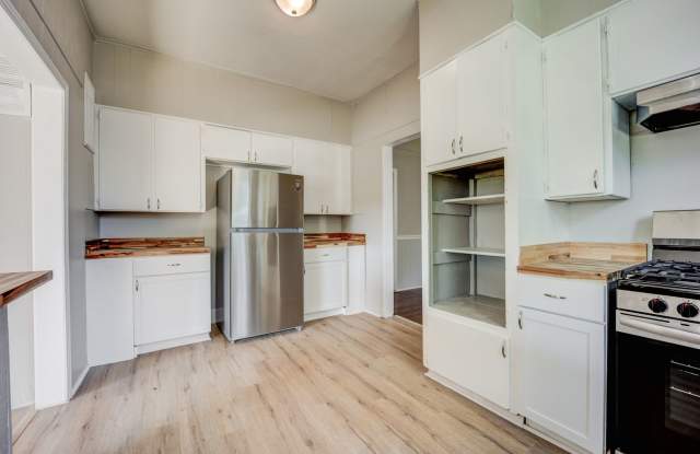 Freshly Updated 3 Bedroom House photos photos