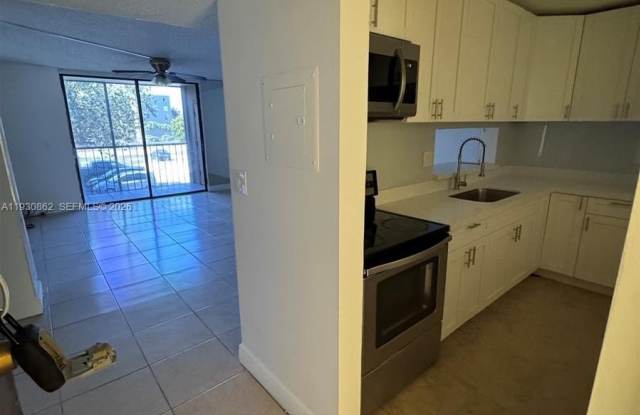 8635 NW 8th St photos photos