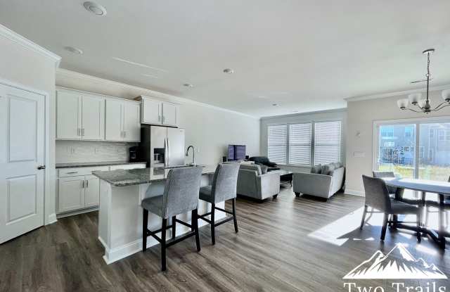 FULLY FURNISHED NEW CONSTRUCTION Gallery 3