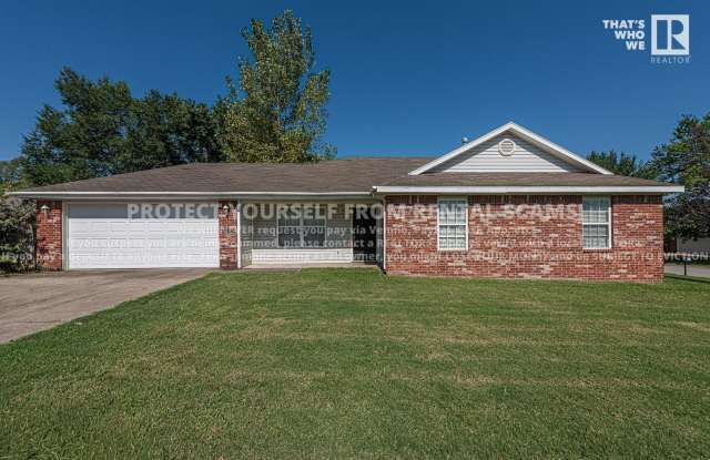 1011 S Colonial Drive, Fayetteville, AR 72701 photos photos