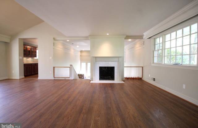 10322 GEORGETOWN PIKE Gallery 3