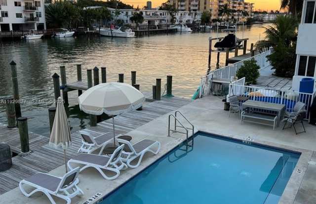 8035 Crespi Blvd photos photos