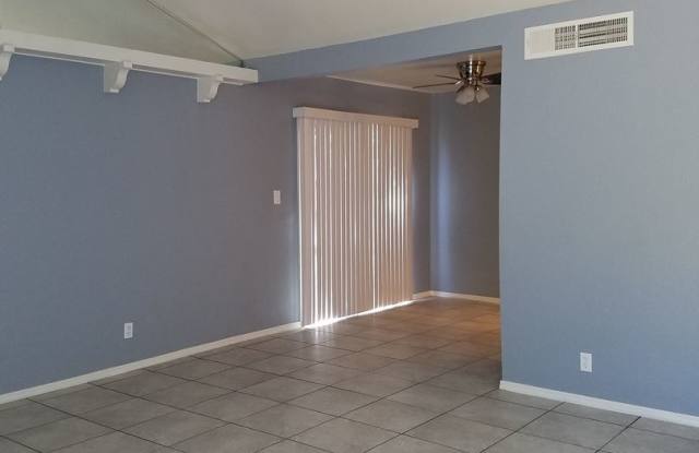 1147 E Vaughn Unit D Gallery 4