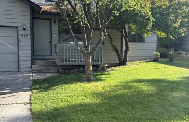 NE 3 BDRM, 2 Bath House, NEW Carpet  Paint, All Appliances, Gas Heat, Double Garage, Fenced Yard, SM to MED Pet Considered photos photos