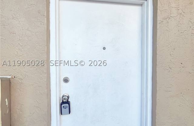 5712 W 25th Ct Gallery 4