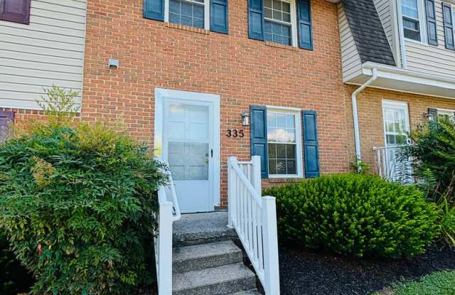 2 Bedroom, 1.5 Bath Townhouse Gallery 2