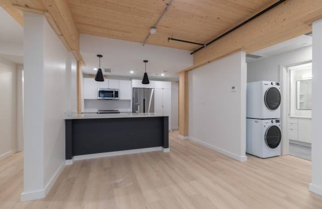 RENOVATED 3 BED 2 BATH IN SOUTH END!!! photos photos