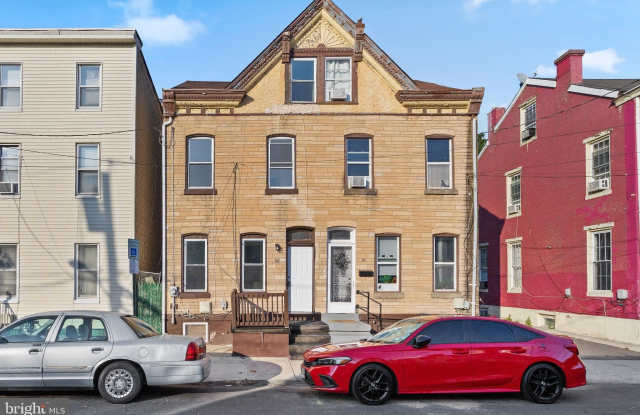 28 POPLAR Street Gallery 1