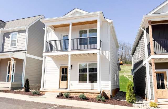 Fuller Style - Spacious 3-Bedroom Townhome with Pool and Pickleball Court photos photos