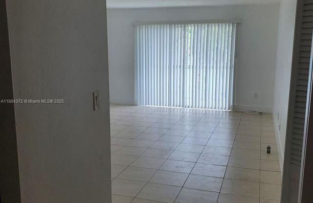 15225 NE 6th Ave photos photos