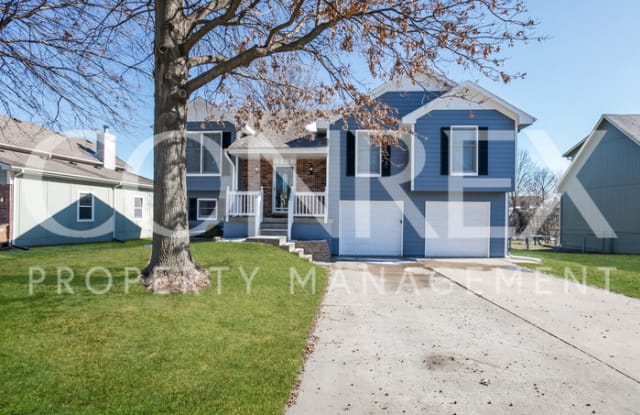 703 South Park Drive - 703 South Park Drive, Raymore, MO 64083