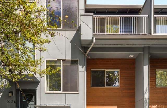 Lovely 3 Bedroom Townhome - Attached Garage photos photos