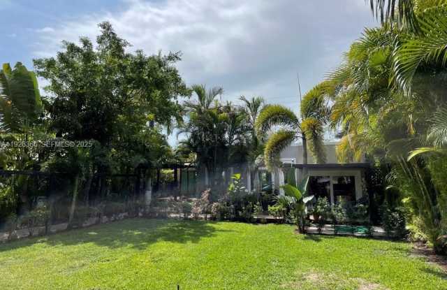 2654 SW 25th Ter photos photos