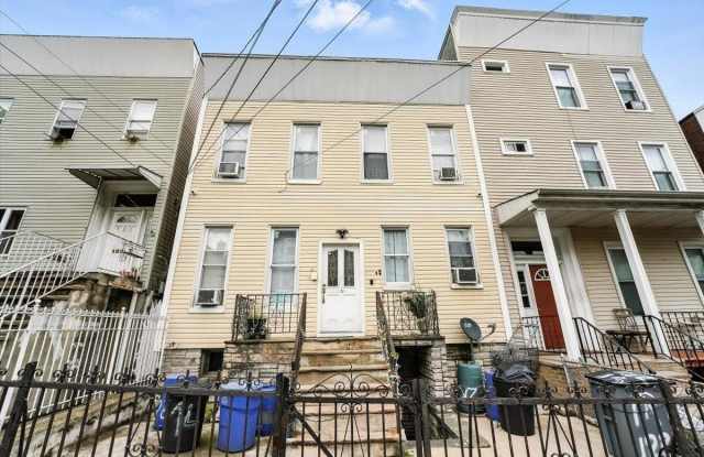 122 HUTTON ST photos photos