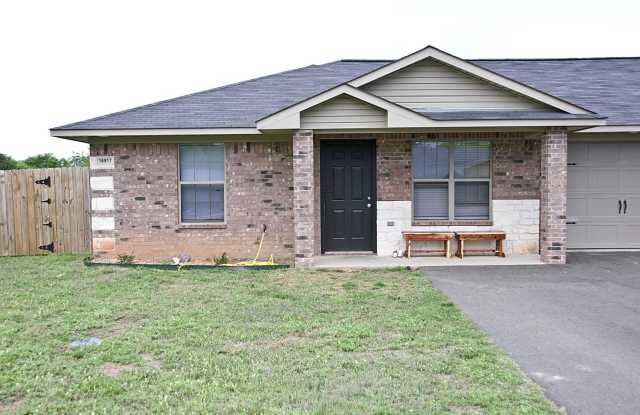 Mission Ranch- 2 Bedroom Duplex for Rent in Lindale! photos photos