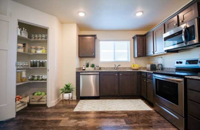 4102 E Sunbury Ln Gallery 4