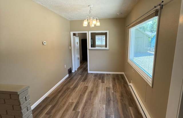 Charming 2 Bedroom Home Near Pioneer Park, Hospitals & Schools! Gallery 3