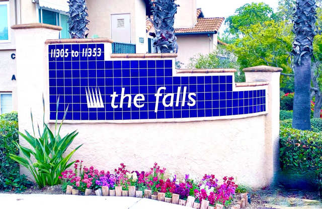 FOR RENT - Inviting Upper Unit 3 BR Condo With Hardwood Floors, Fireplace, Community Pool Gallery 3