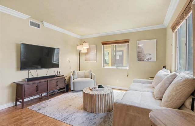 Walk to Balboa Park from This Beautiful Golden Hill Condo with Two Side-by-Side Parking Spaces Gallery 4