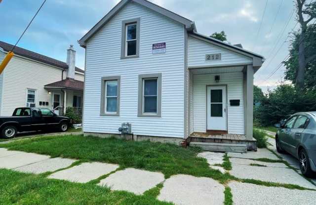 Four Bedroom Home for Rent in Ypsilanti photos photos