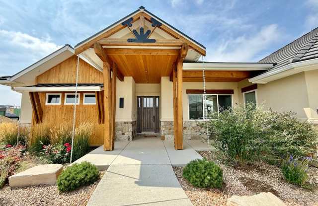Luxury Golf Retreat in Berthoud with Breathtaking Mountain and TCP Golf Course Views Gallery 4