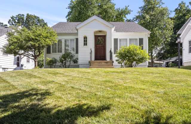 1223 E Oakland Avenue photos photos