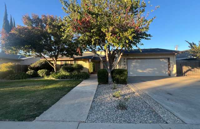 Single story home located in Lakewood Elementary School District! photos photos