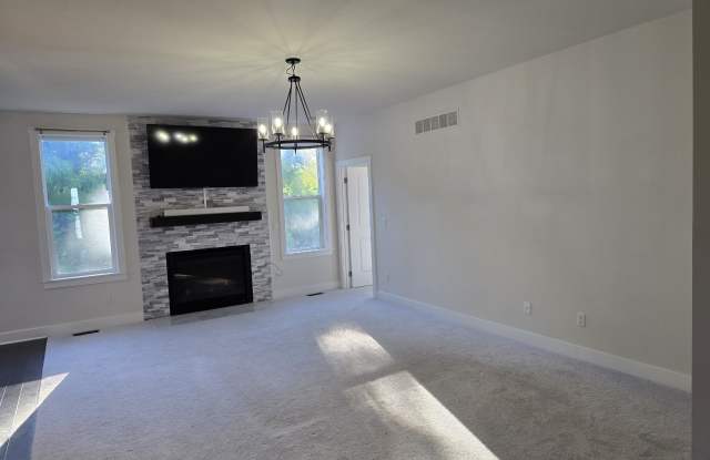 5545 Helmsdale Boulevard Gallery 2