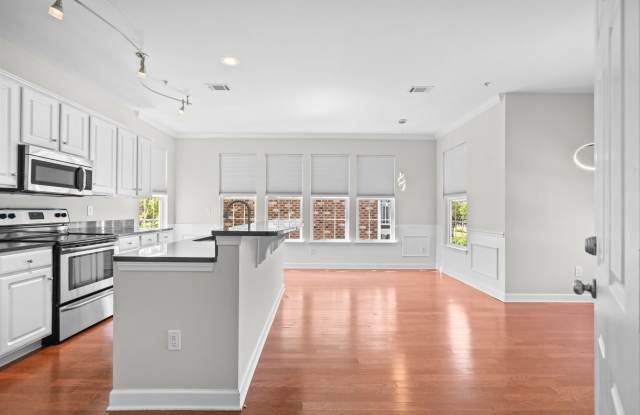 Modern & Spacious 2BR Townhouse in Myrtle Beach Gallery 4