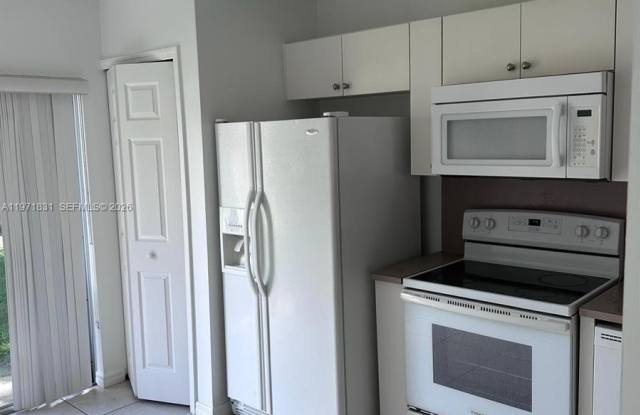 2931 SE 13th Ave photos photos