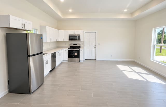 ONE OF A KIND! BRAND NEW 1 Bedroom-1 Bath- 1 Car Garage in Desirable Lehigh Acres! Gallery 4