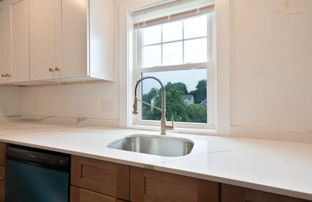 Updated 2 Bedroom Apartment with Laundry & Parking in Cranston, RI Gallery 3