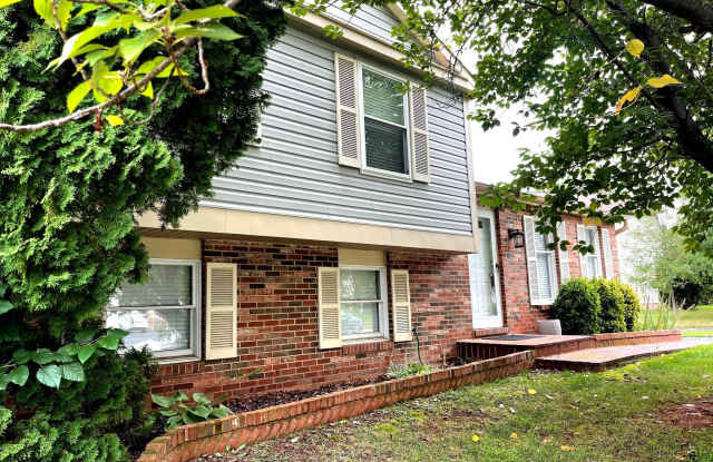 3006 SUMMERSHADE COURT - 3006 Summershade Court, Franklin Farm, VA 20171