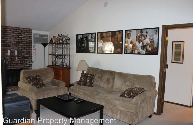 4400 Cedar Lake Road S #6 Gallery 3