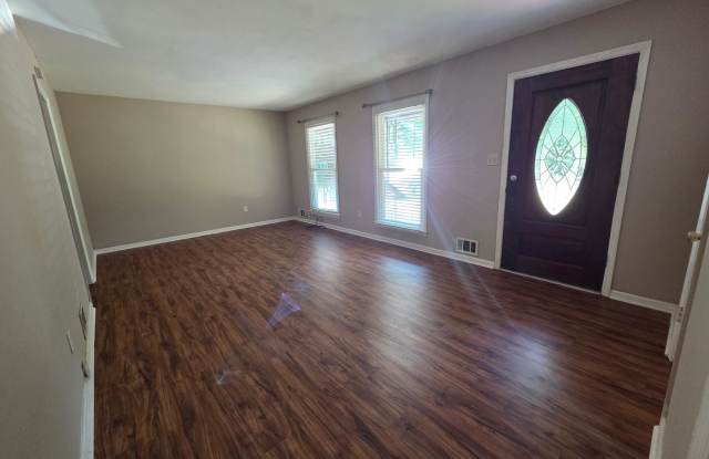 Cozy home minutes away from campus! Gallery 4