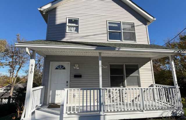 3 Bed/3.5 Bath House with huge basement! photos photos