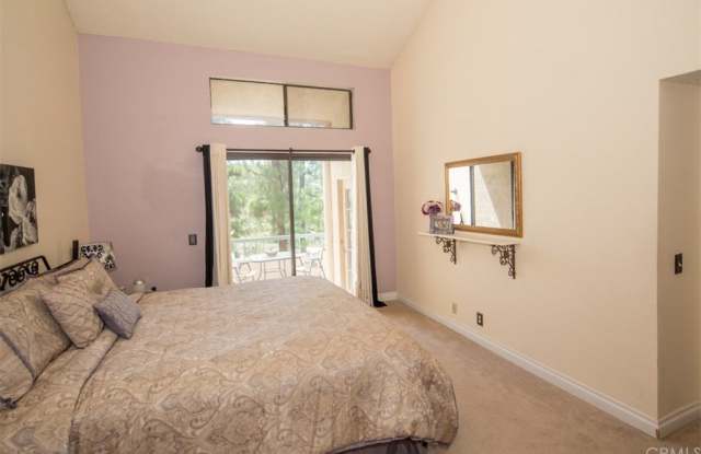 23386 Coso Gallery 4