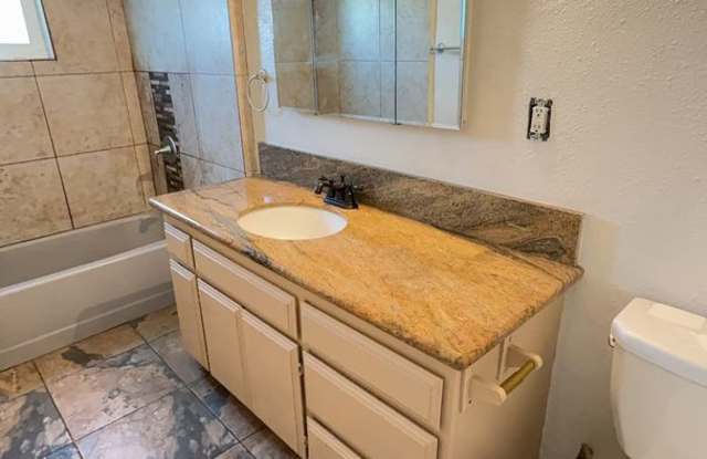 4 BEDROOM, 3 BATH RANCH STYLE HOME photos photos