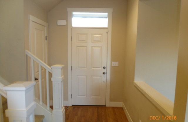 Beautiful 3 Bed 2.5 Bath Home in Redmond Ridge Gallery 3