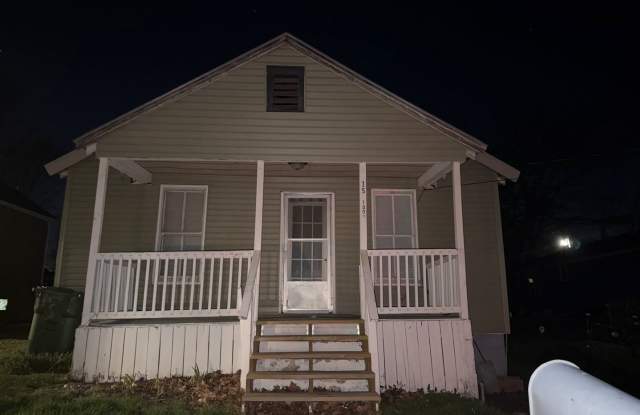 Cute 2 bedroom 1 bath home with fenced back yard photos photos