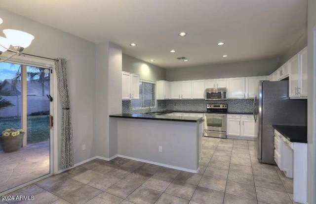 7931 W ROSE GARDEN Lane Gallery 3
