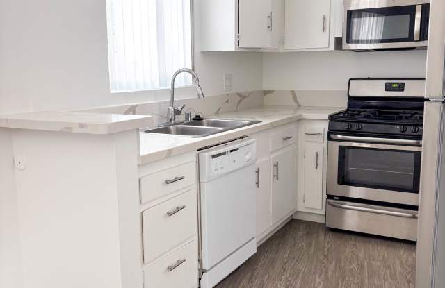 Studio City Midrise Apartments Gallery 2