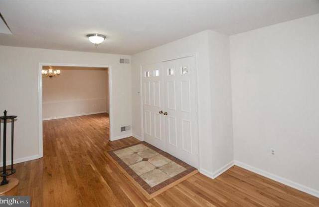 8221 W BUCKSPARK LANE W Gallery 2