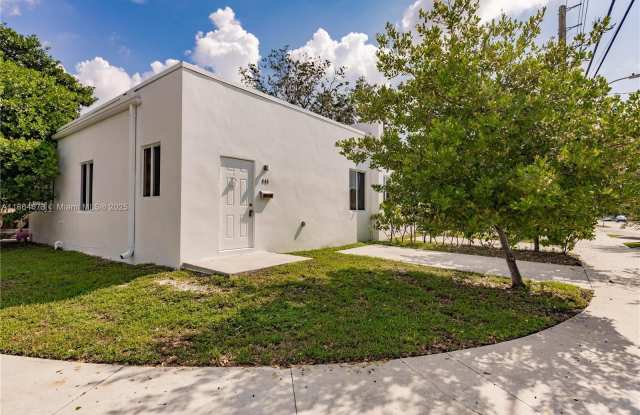 445 NW 77th St photos photos