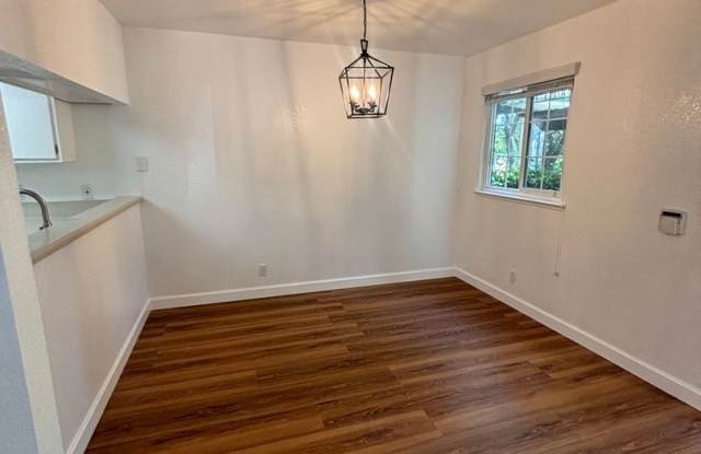 Beautiful 2bd/2ba condo! W/D in unit, 2 Parking Spots, Pool, Sauna & MORE! photos photos
