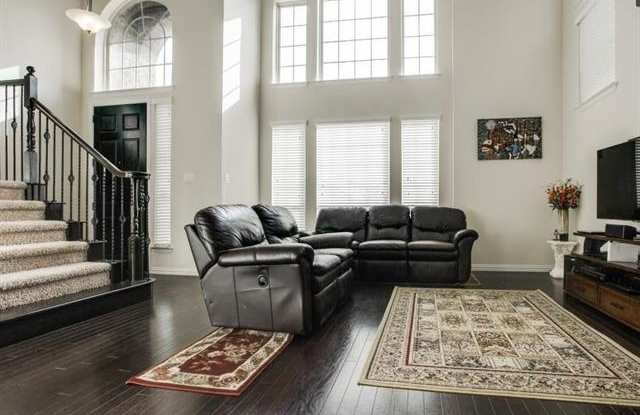 9757 Lightcatcher Drive Gallery 3